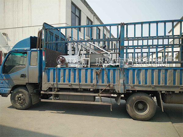 重慶客戶(hù)訂購(gòu)的大型多功能米線(xiàn)機(jī)發(fā)貨現(xiàn)場(chǎng)